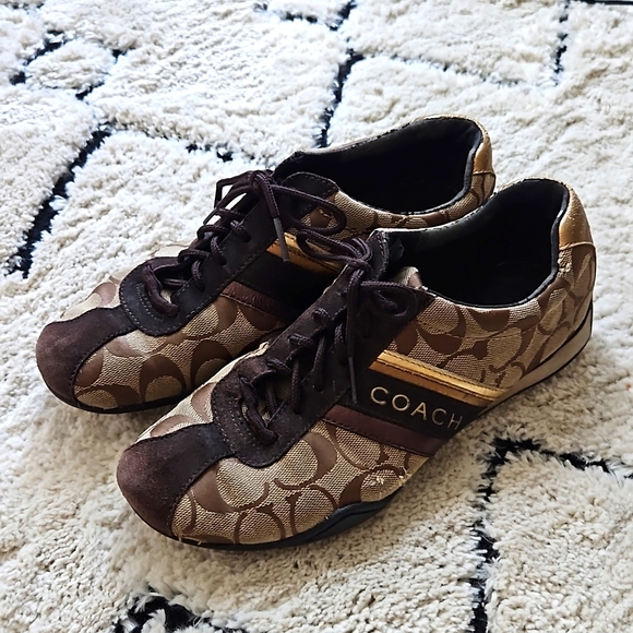 Coach - Picture 1 of 6